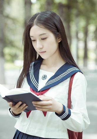 亭亭玉立四月天月色阑珊处情已晚